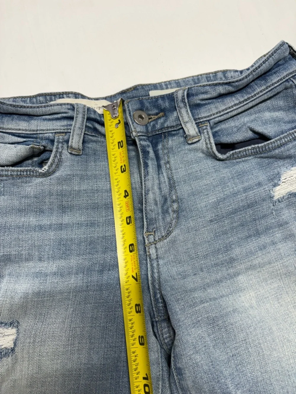 Pilcro Slim Boyfriend Jean Shorts — Anthropologie —
Size 26 - Picture 3 of 8